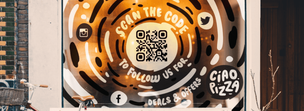 Exemplo de QR Code na janela de um restaurante