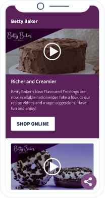 Uma página de destino com um QR code mostrando uma playlist de receitas em vídeo e um botão para comprar o produto alimentício online.