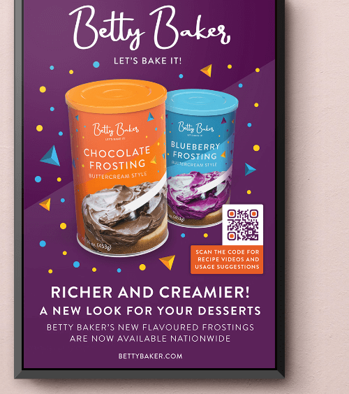 Um cartaz anunciando um produto alimentar com um QR Code que, quando digitalizado, mostra uma playlist de vídeos de receitas.